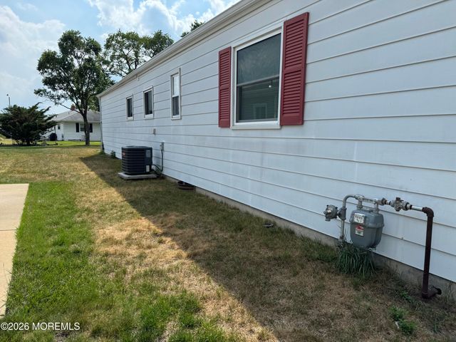 16 Vera Cruz Court, Toms River, NJ 08757