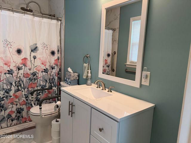 16 Vera Cruz Court, Toms River, NJ 08757