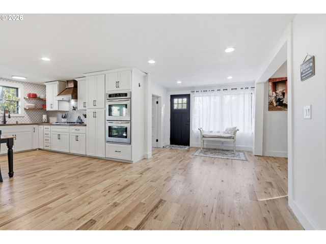 2695 DILLOW Dr, West Linn, OR 97068