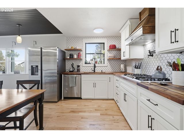 2695 DILLOW Dr, West Linn, OR 97068