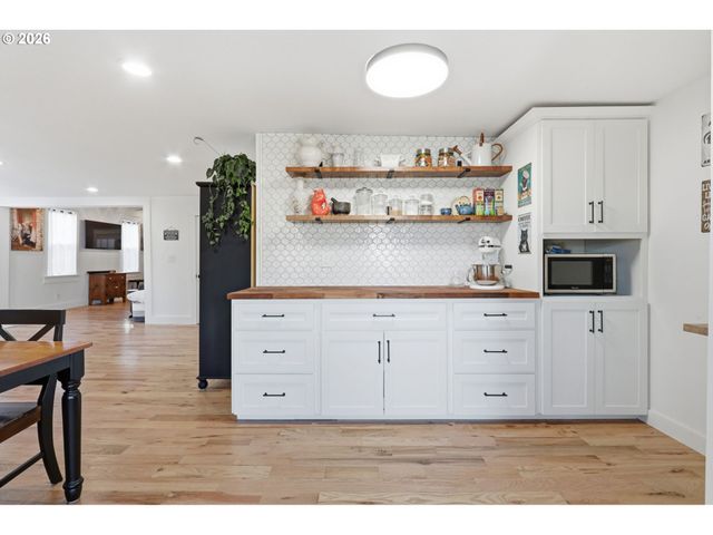 2695 DILLOW Dr, West Linn, OR 97068