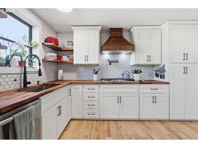 2695 DILLOW Dr, West Linn, OR 97068