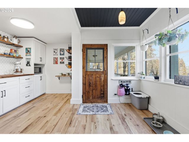 2695 DILLOW Dr, West Linn, OR 97068