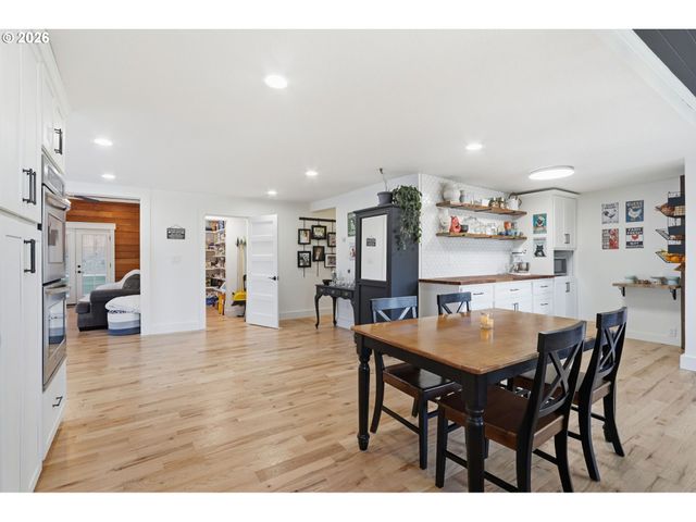 2695 DILLOW Dr, West Linn, OR 97068