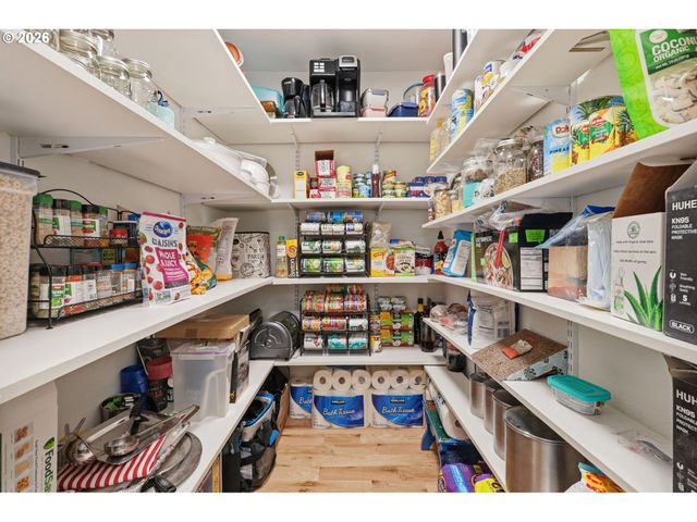 2695 DILLOW Dr, West Linn, OR 97068