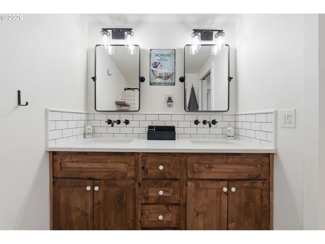 2695 DILLOW Dr, West Linn, OR 97068