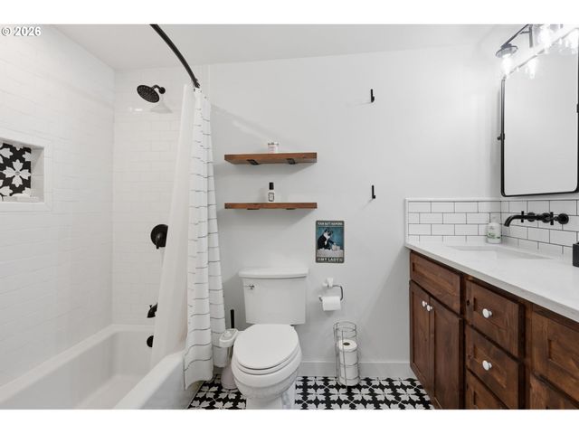 2695 DILLOW Dr, West Linn, OR 97068