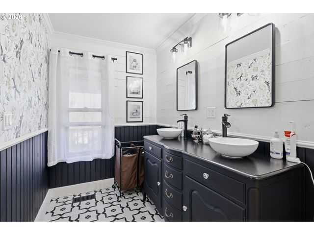 2695 DILLOW Dr, West Linn, OR 97068