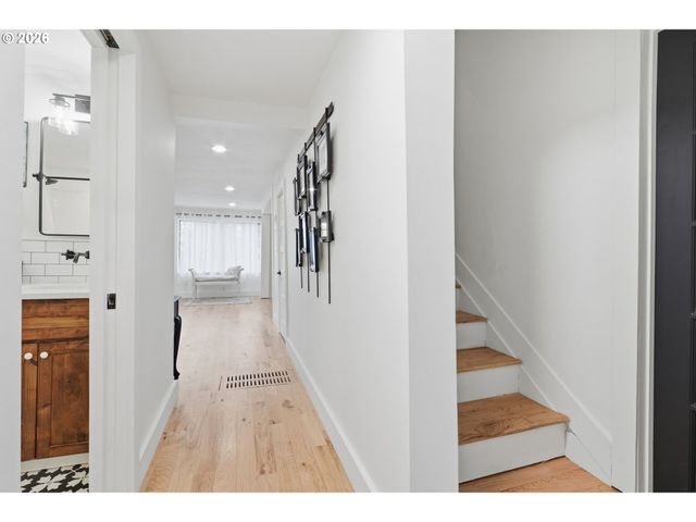 2695 DILLOW Dr, West Linn, OR 97068