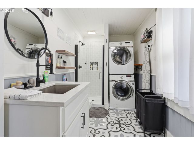 2695 DILLOW Dr, West Linn, OR 97068