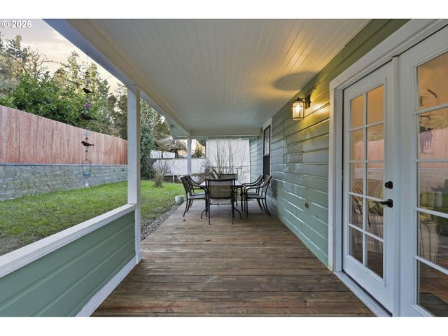 2695 DILLOW Dr, West Linn, OR 97068