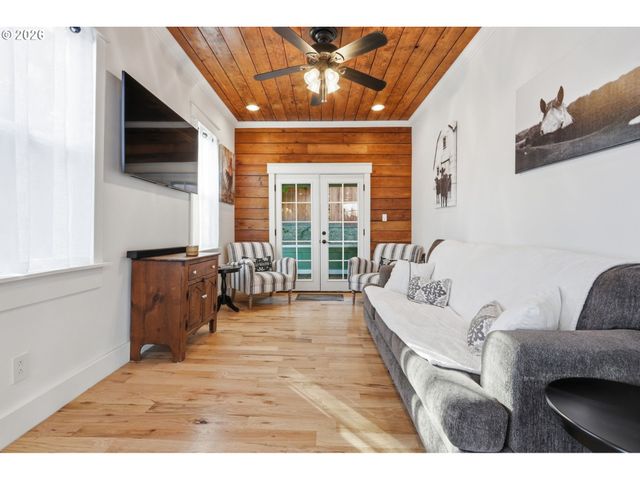 2695 DILLOW Dr, West Linn, OR 97068