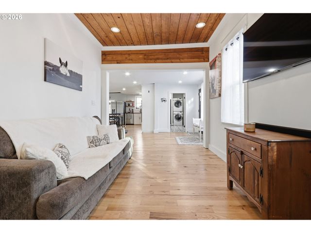 2695 DILLOW Dr, West Linn, OR 97068