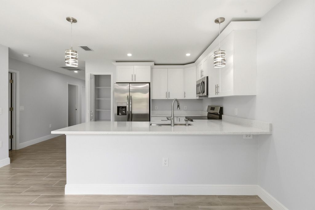2955 Dunbar Street Unit B, Fort Myers, FL 33916