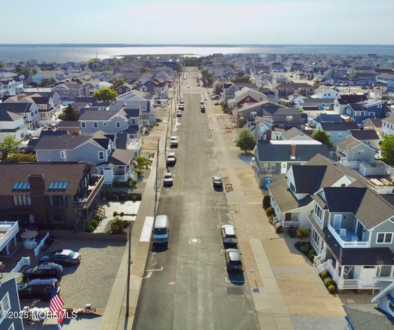 8 Ortley Avenue, Lavallette, NJ 08735
