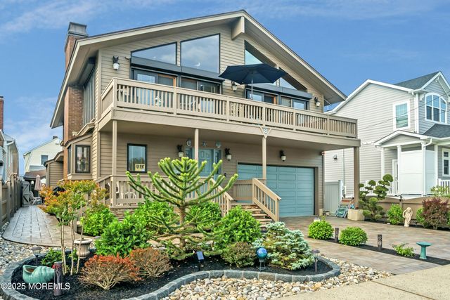 8 Ortley Avenue, Lavallette, NJ 08735