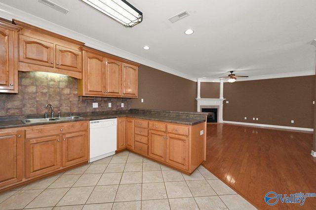 25A Jackson Way N, Decatur, AL 35603