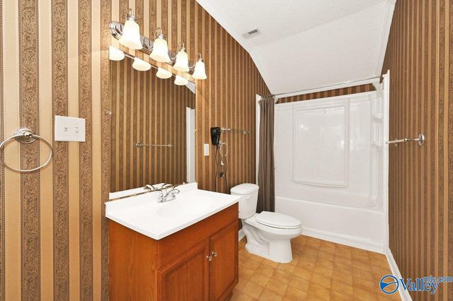 25A Jackson Way N, Decatur, AL 35603