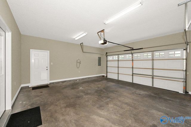 25A Jackson Way N, Decatur, AL 35603