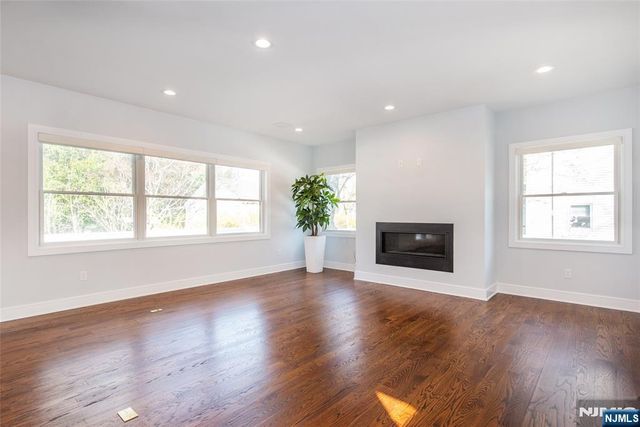 8 Broad Street, Demarest, NJ 07627