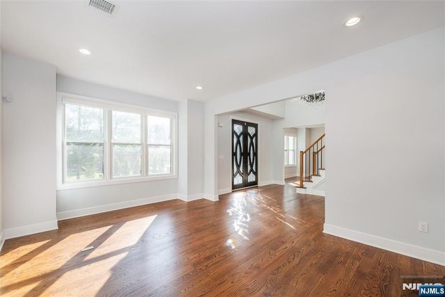 8 Broad Street, Demarest, NJ 07627