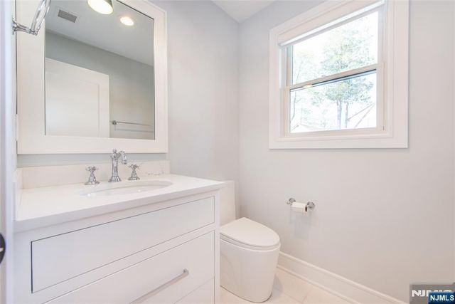 8 Broad Street, Demarest, NJ 07627