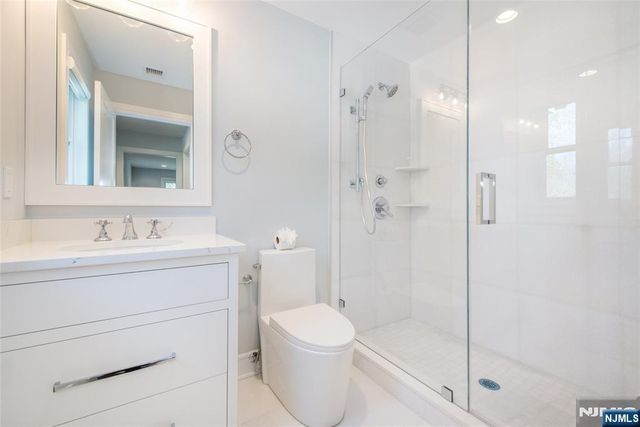 8 Broad Street, Demarest, NJ 07627