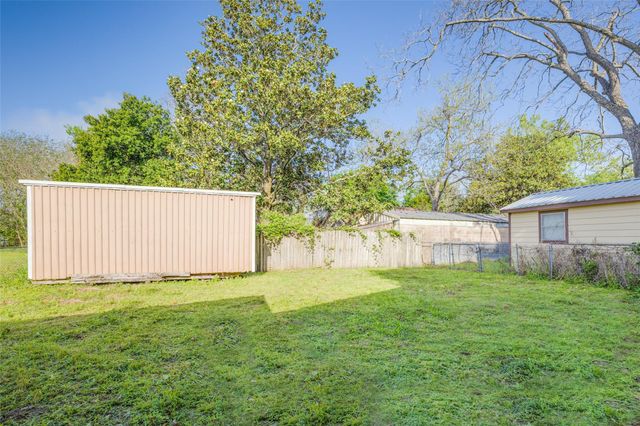 1410 Fannin Street, Columbus, TX 78934