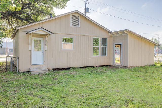 1410 Fannin Street, Columbus, TX 78934