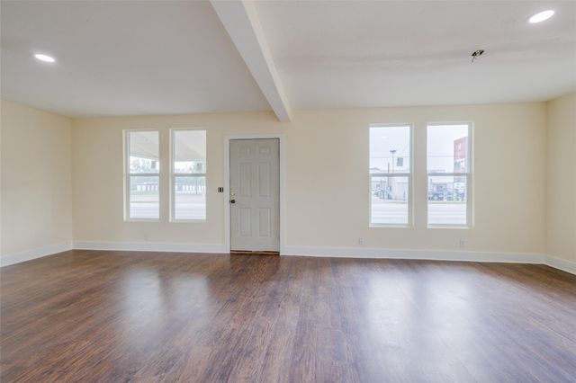 1410 Fannin Street, Columbus, TX 78934