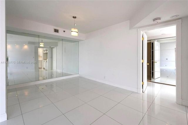 1000 W Island Blvd 2410, Aventura, FL 33160