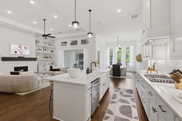 6101 Diversion CIR, Lago Vista, TX 78645