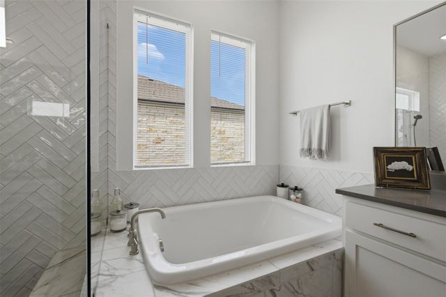 6101 Diversion CIR, Lago Vista, TX 78645