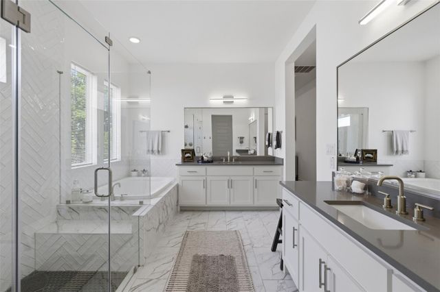 6101 Diversion CIR, Lago Vista, TX 78645