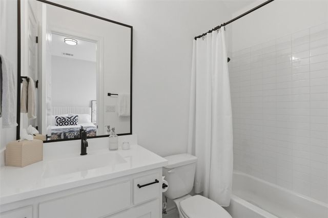 6101 Diversion CIR, Lago Vista, TX 78645