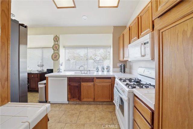 14158 Roan, Victorville, CA 92394