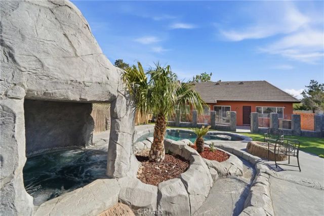 14158 Roan, Victorville, CA 92394