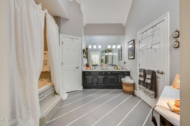 330 Roscommon Drive, Bristol, TN 37620