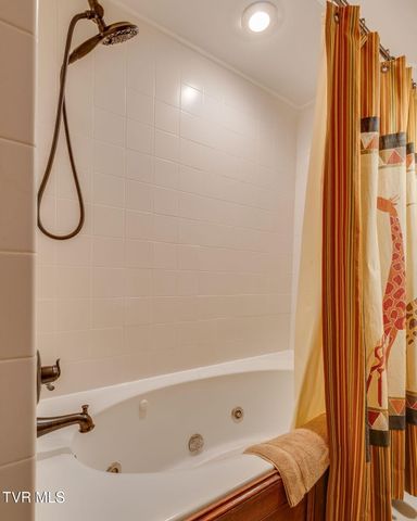 330 Roscommon Drive, Bristol, TN 37620