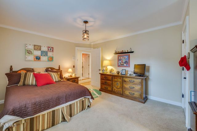 330 Roscommon Drive, Bristol, TN 37620