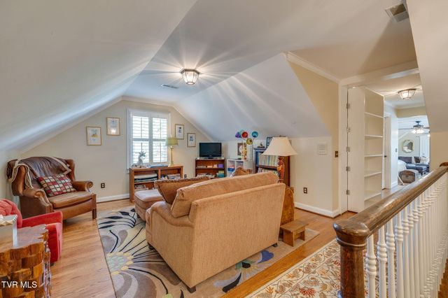 330 Roscommon Drive, Bristol, TN 37620