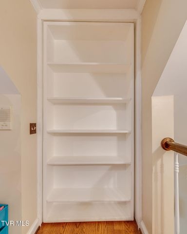 330 Roscommon Drive, Bristol, TN 37620