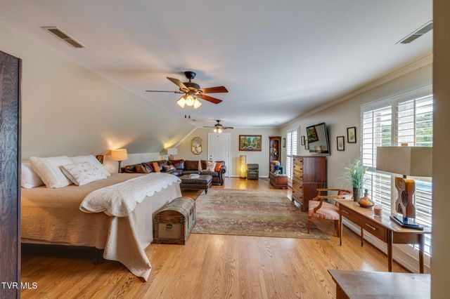 330 Roscommon Drive, Bristol, TN 37620