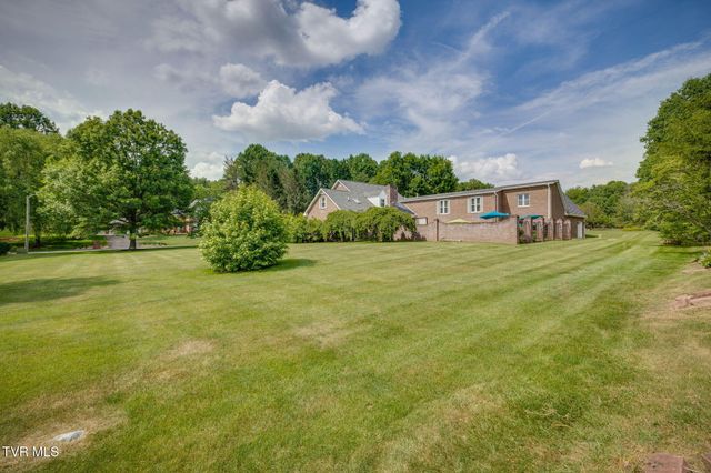 330 Roscommon Drive, Bristol, TN 37620