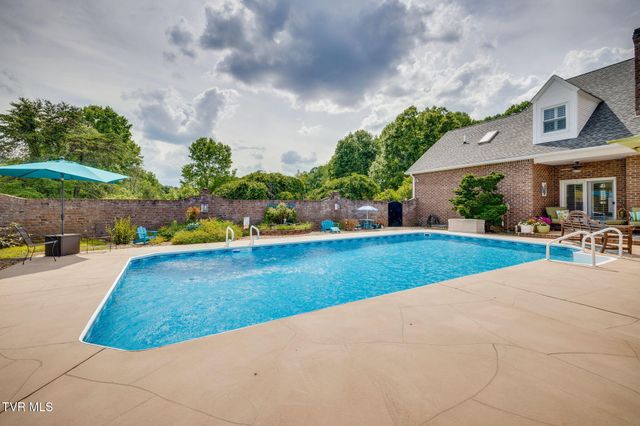 330 Roscommon Drive, Bristol, TN 37620
