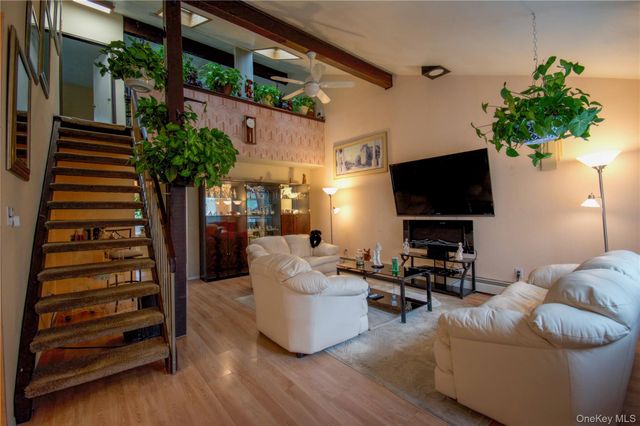 39 Narragansett Avenue, Medford, NY 11763