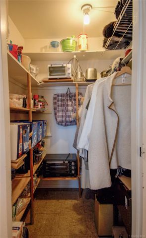 39 Narragansett Avenue, Medford, NY 11763