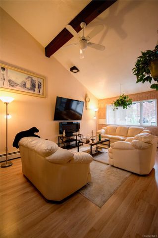 39 Narragansett Avenue, Medford, NY 11763