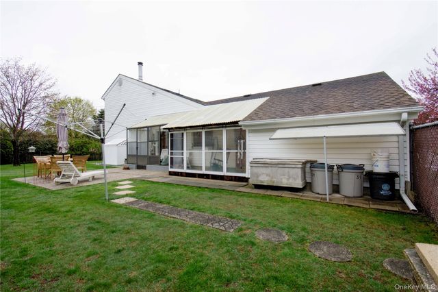 39 Narragansett Avenue, Medford, NY 11763