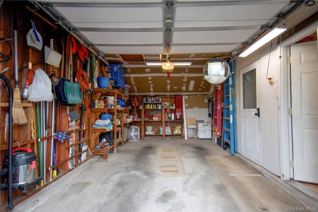 39 Narragansett Avenue, Medford, NY 11763